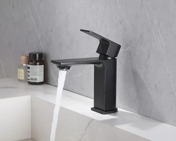 Mat Siyah ve Renkli Lavabo Bataryaları Nasıl Temizlenir? (Leke Bırakmayan Tüyolar)